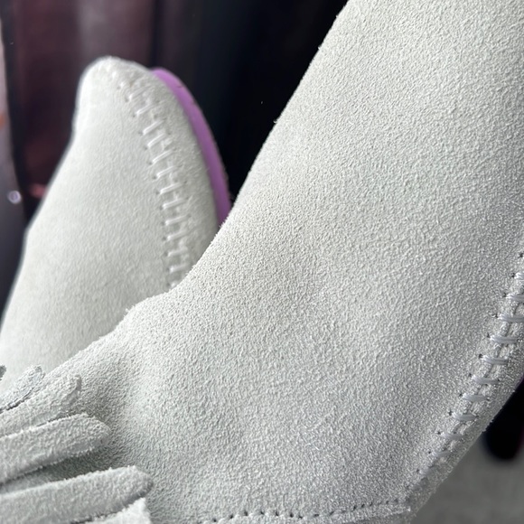 Minnetonka pastel moccasins size 8 - Picture 5 of 5